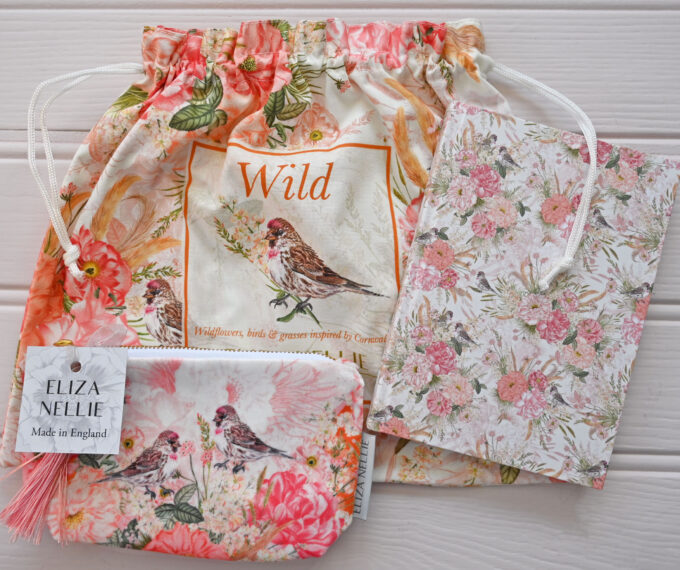 Wild cosmetic purse and notebook set